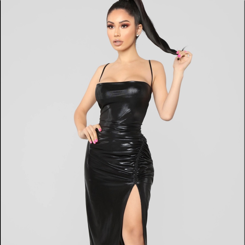 BLACK RUCHED MIDI DRESS
